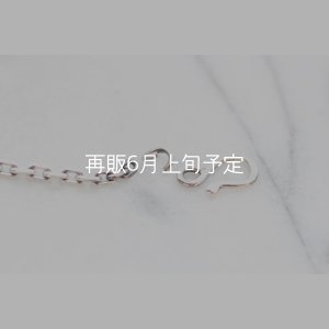 丸カンとフックが外れましたら、チェーンにお好きなフェザー等を通すことが出来ます。