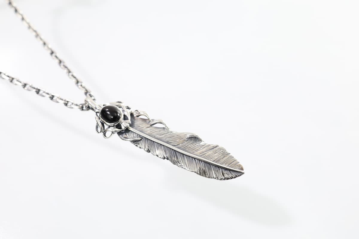 カテゴリ・フェザー[ネックレス・ペンダント]&yen;40,000〜59,999・白文字