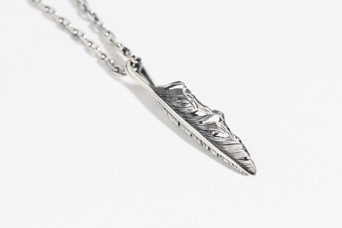 カテゴリ・フェザー[ネックレス・ペンダント]&yen;9,000〜19,999・白文字