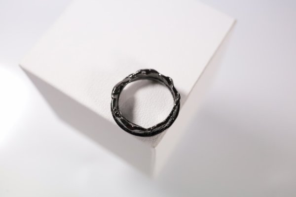 画像2: ブラックフェザーリング  (2)